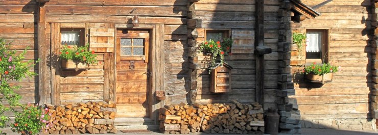 The parent's house (Chalet in Arêches by Tangopaso, cropped, Public Domain)